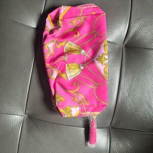 Estée Lauder cosmetics bag